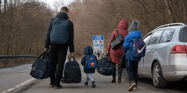 Схема на $3 млн: в Україні побільшало батьків-одинаків, які через суд оформили опіку, — ЗМІ