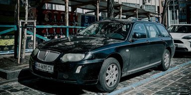 Сімейний преміум: у Києві засвітився рідкісний британський універсал 2000-х (фото)