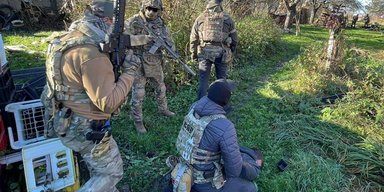 Із фронту — криміналітету: на Рівненщині намагалися продати трофейну російську зброю
