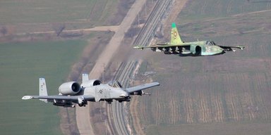 В РФ хотят модернизировать штурмовик Су-25, в то время как США списывают свои А-10