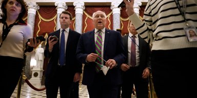 Хотіли "заспокоїти" Трампа: у США вперше за 150 років оголосили імпічмент міністру