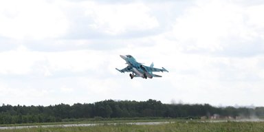 Тільки із заводу: в РФ виготовили нові винищувачі Су-34 і передали їх ПКС РФ
