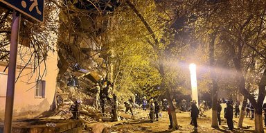 В России обрушилось два подъезда многоэтажного дома, есть жертва (фото, видео)