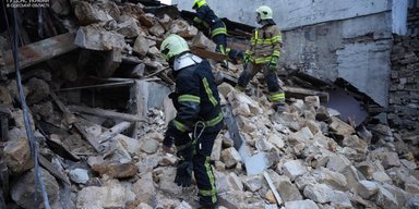 В центрі Одеси обвалився житловий будинок: всередині могли бути люди (фото)