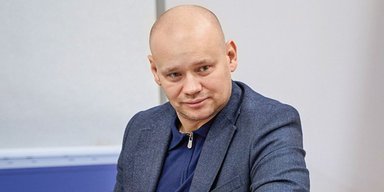 Экс-заместитель Генпрокурора Дмитрий Вербицкий, фигурант расследования НАБУ, был замечен в образе бандита из 90-х на вечеринке в Одессе