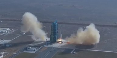 Китай отправил спасательную миссию на орбиту для астронавтов, застрявших в космосе (фото)