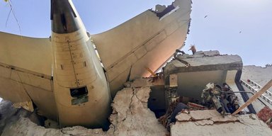 У окна и запасного выхода: где сидел единственный выживший на рейсе Air India (видео)