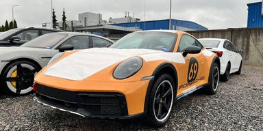 Їх випустили лише 2500: в Україну привезли позашляховий Porsche 911 за 11 мільйонів (фото)