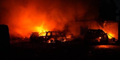 У місті вибухи і пожежі: росіяни скинули на Запоріжжя 5 авіабомб, є жертви (фото, відео)