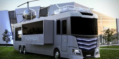 Із терасою і вертолітним майданчиком: розкішний автодім за $2,5 мільйона показали на відео