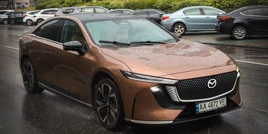 Змінилася до невпізнання: у Києві з'явилася нова "шістка" Mazda (фото)