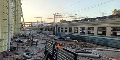 Удар по вокзалу в Лозовій: місто атакували понад 25 "шахедів", постраждали 10 людей