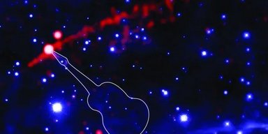 Струмінь завдовжки 2 св. роки: космічний вогнемет у вигляді гітари викидає антиматерію, що це (фото)