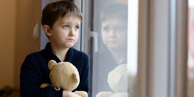 На празднование 7-летия мальчика никто не пришел: мама в слезах рассказала, что произошло (видео)