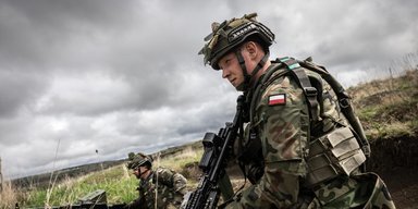 40 тисяч бійців: Макрон і Туск домовляються про миротворчі сили в Україні, — ЗМІ