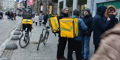 Масштабный сбой в Glovo: сервис списывал тысячи гривен чаевых, что говорят в компании