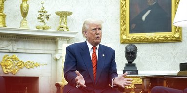 Отошел от традиционной дипломатии: Трамп изменил тактику ведения переговоров по Украине, — AP