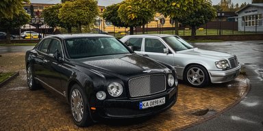 В Киеве засветились раритетные коллекционные седаны с мощными V8 (фото)