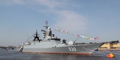 Зашли на 48 км: береговая охрана США отследила корабли РФ у границы Аляски (фото)