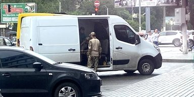 "Залили газом, били по шиї": ветерана з інвалідністю побили співробітники ТЦК, — Гончаренко (відео)