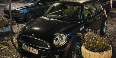 Миниатюрный Rolls-Royce: в Украине заметили роскошное британское авто (фото)