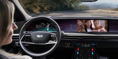 Новый Cadillac Escalade позволит водителям не следить за дорогой и смотреть фильмы в авто