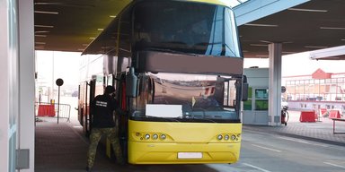 Є нюанс: у ДПСУ відповіли, чи пропускають пасажирські автобуси на кордоні з Польщею