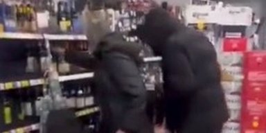 Рождественское преступление: воры в Британии украли алкоголь на тысячи долларов (видео)
