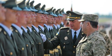 Гарнизоны просят казны. Сможет ли Украина остановить отток кадровых военных из армии