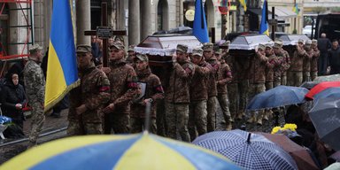 Право на батька: чому суди ігнорують українок, чиї чоловіки загинули на фронті до народження дитини