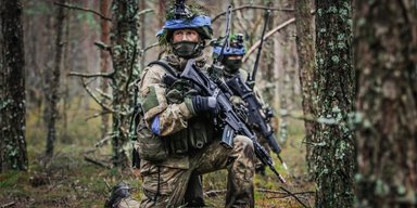 США припинять військову допомогу країнам НАТО, що межують із Росією, — Reuters