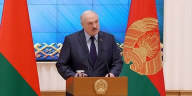 "У нас достаточно оружия": Лукашенко пригрозил странам НАТО и Украине