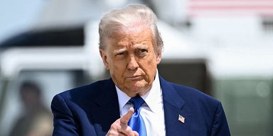 "Поймали их с поличным": Трамп уволил людей из-за трещины в камне возле Белого дома