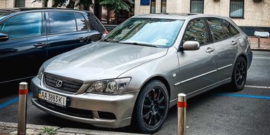 Їх випущено тільки 3000: в Україні помічено унікальний універсал Lexus (фото)