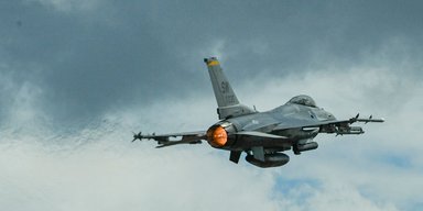 Перші F-16 Україна отримає протягом кількох тижнів, — ЗМІ