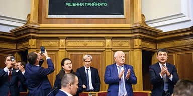 Кнутом и пряником. Как новый госбюджет повлияет на жизнь рядовых украинцев