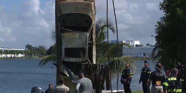Вважалися зниклими: у США поліція дістала з озера 32 автомобілі (відео)