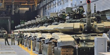 В РФ более 4000 танков ждут обновления к 2026 году: сможет ли Москва поставить их в строй