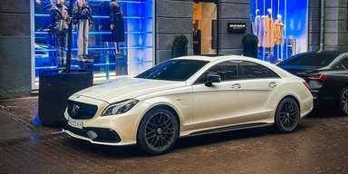585 сил і максимальні 300 км/год: у Києві помітили надпотужний Mercedes (фото)