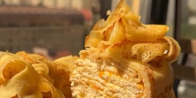 Вкусный десерт от популярного кондитера: как приготовить лучший блинный торт (видео)