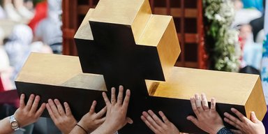 Крестный уход. Почему украинские политики массово ударились в религию
