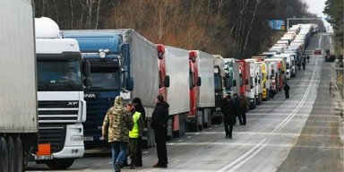 Уряд Польщі не розганятиме фермерів, які блокують кордон: експерт про міжнародні відносини України