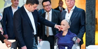 София не киевская. Почему диалог Гройсмана с роботом напоминал общение с внеземной цивилизацией