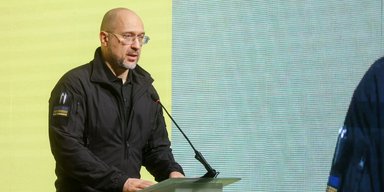 Військова техніка та зброя перетинають кордон Польщі попри протести фермерів, — Шмигаль