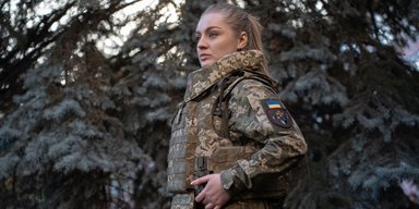 В Україні збільшилась кількість жінок, які хочуть служити: де їх найбільше (інфографіка)