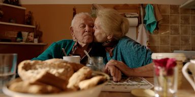 "Запивают вином": самая старая семья на планете всю жизнь ест на обед одно блюдо (фото)