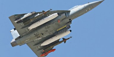 Самолеты без двигателей: антироссийские санкции "нанесли удар" по проекту индийских Tejas