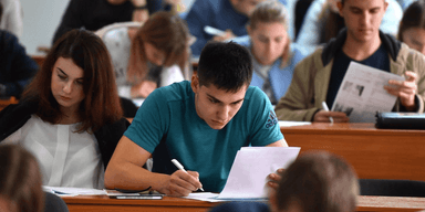 Студентам приватних вишів не дозволили виїжджати з України: у Міносвіти назвали причину