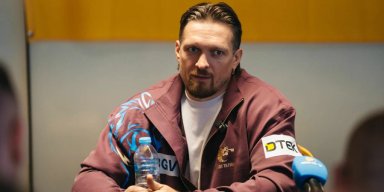 Александр Усик встретился с ветеранами-энергетиками ДТЭК накануне поединка в Каире