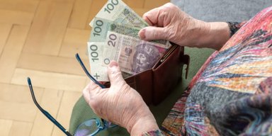 Ніколи не працювала: яку пенсію може отримати людина без стажу в Польщі